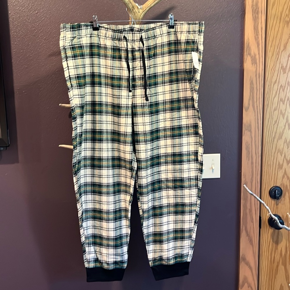 Gap Men’s plaid jogger pajama pants